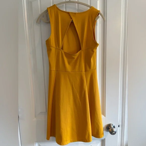 H&M Mustard Yellow Swing Dress Stretch Keyhole Back Size M - Picture 2 of 4